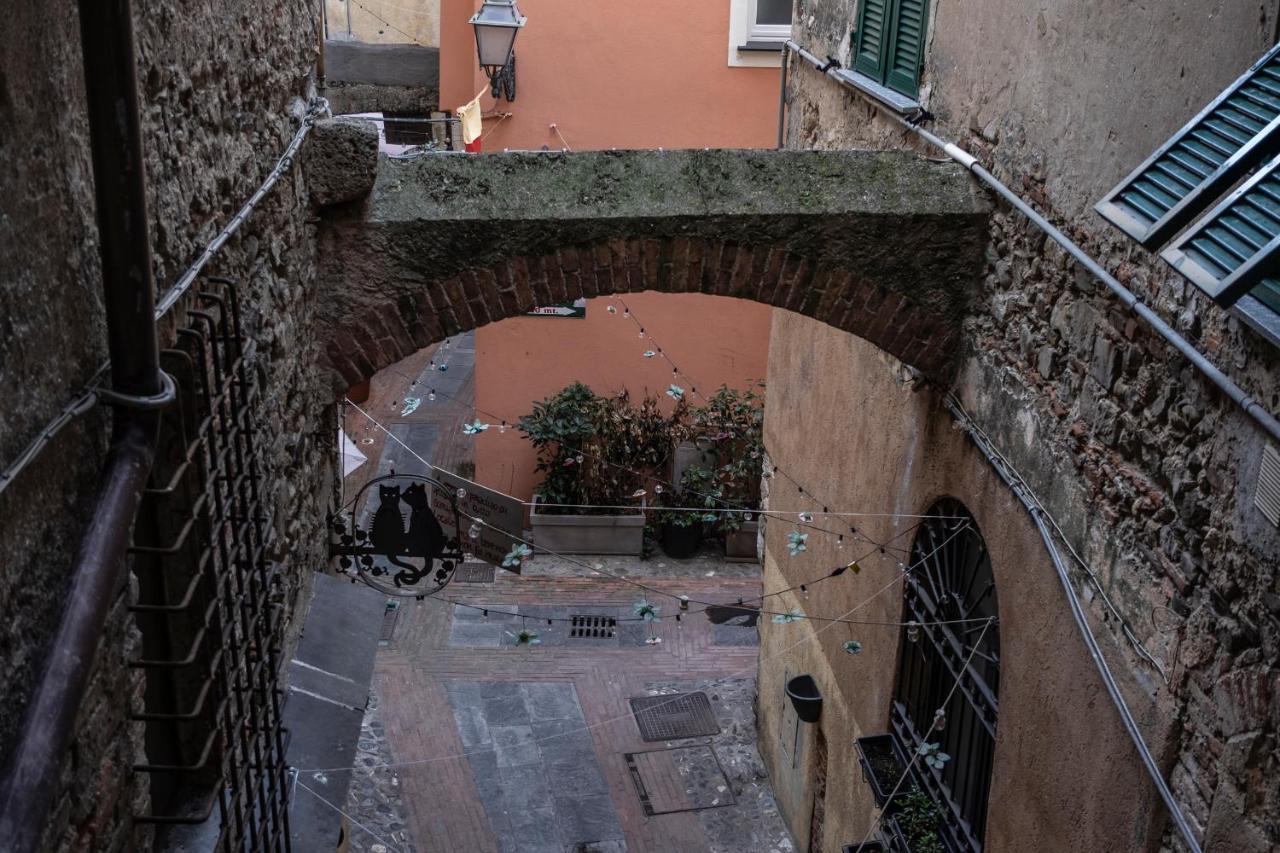Hotel Archivolto del Teatro, 3 Albenga Esterno foto
